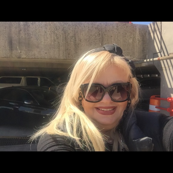 Meet your Posher, Cristina - Picture 1 of 1